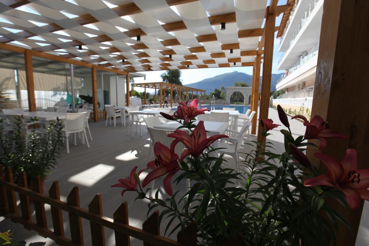 Hotel Riviera Borsh Buitenkant foto