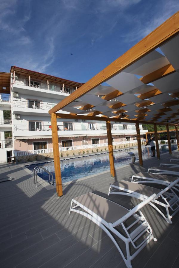 Hotel Riviera Borsh Buitenkant foto