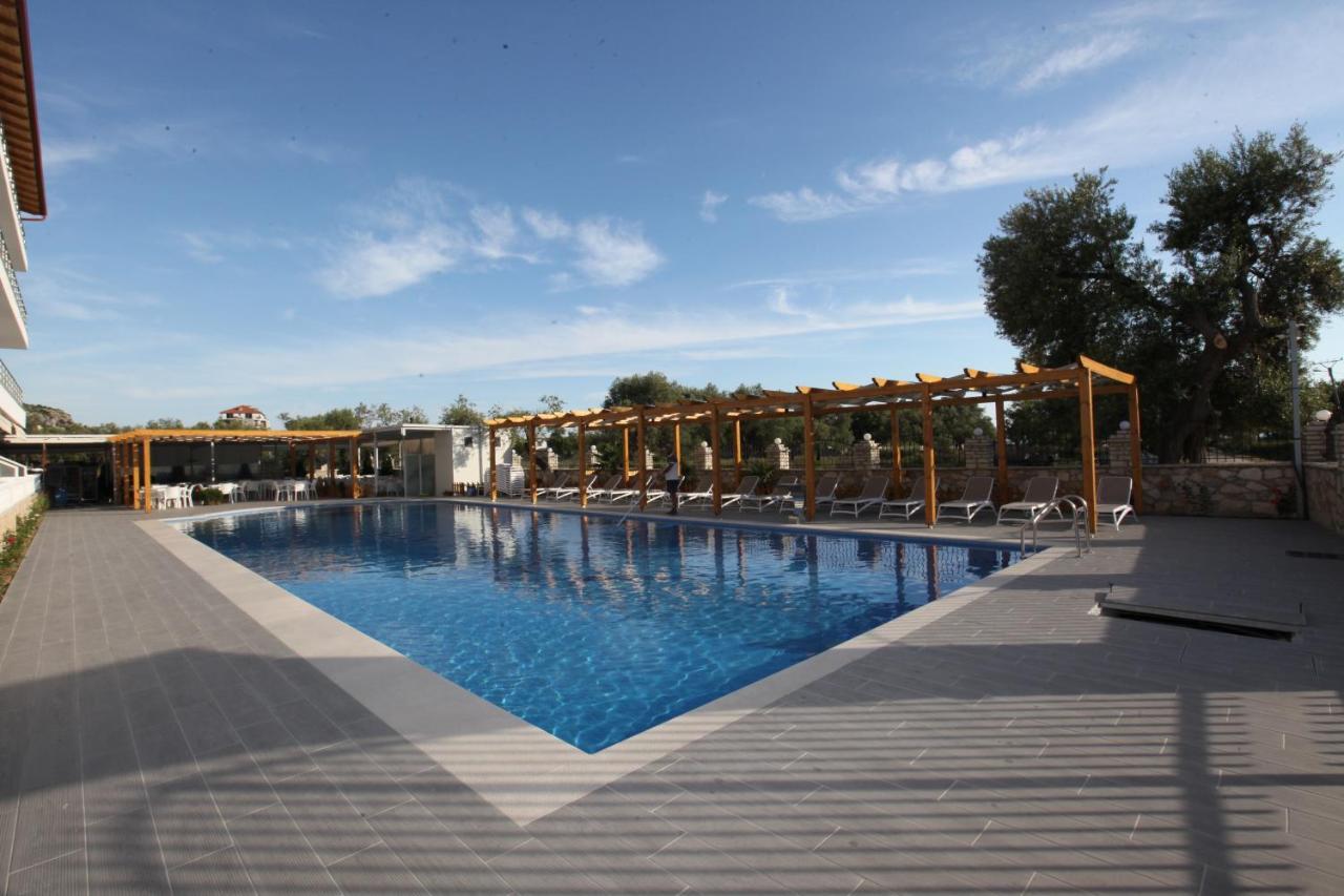 Hotel Riviera Borsh Buitenkant foto