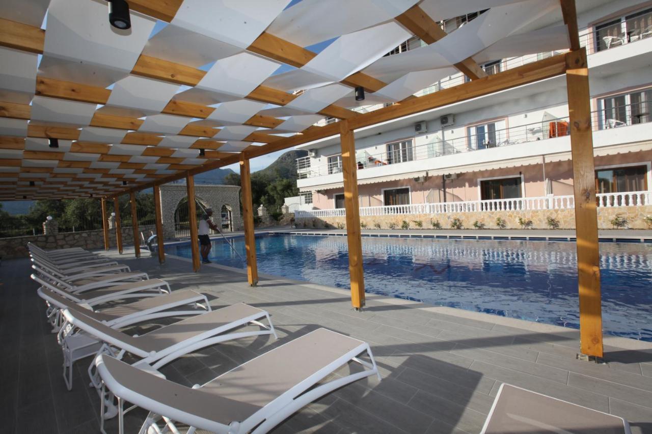 Hotel Riviera Borsh Buitenkant foto