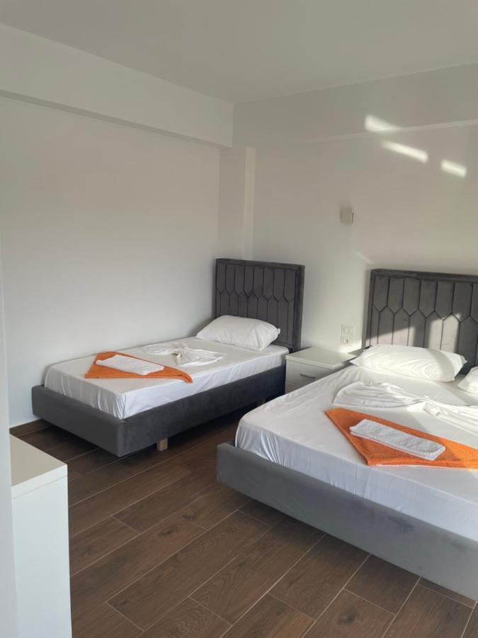 Hotel Riviera Borsh Buitenkant foto