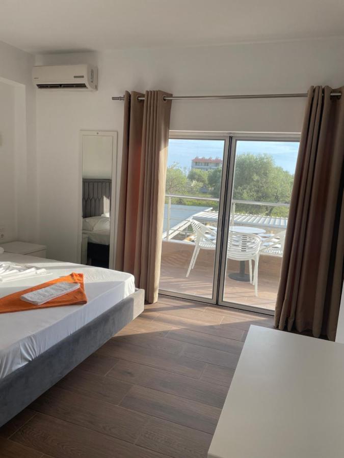 Hotel Riviera Borsh Buitenkant foto