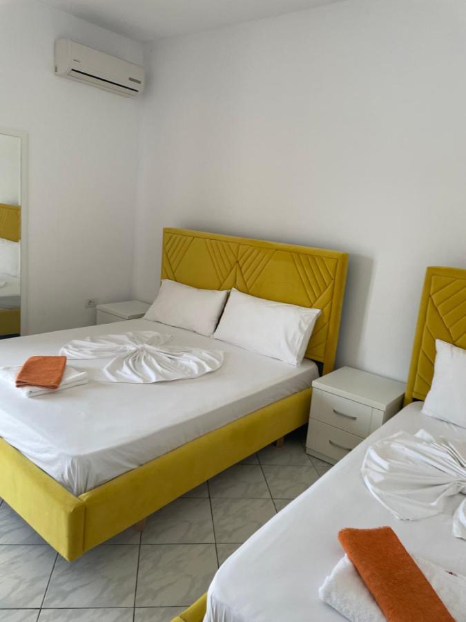 Hotel Riviera Borsh Buitenkant foto